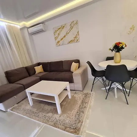 公寓 Luxury Studio By The *